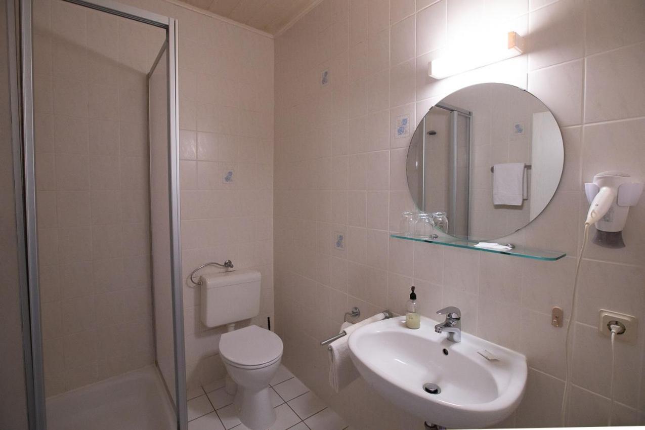 Hotel Dolgesheim Екстер'єр фото