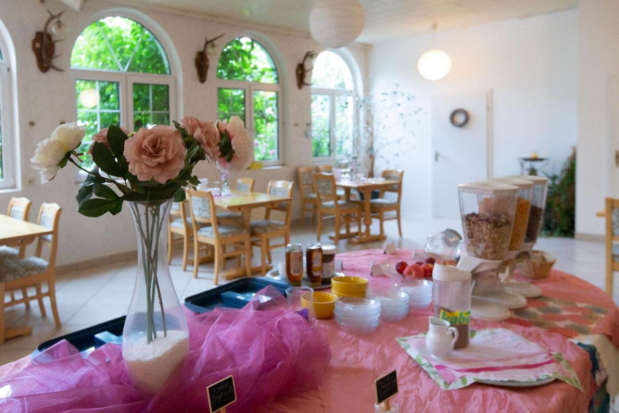 Hotel Dolgesheim Екстер'єр фото