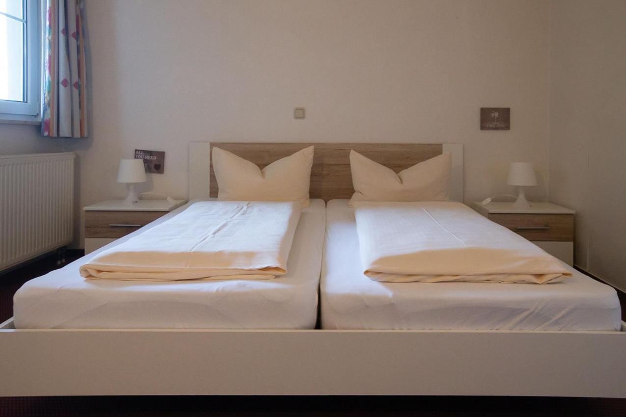 Hotel Dolgesheim Екстер'єр фото