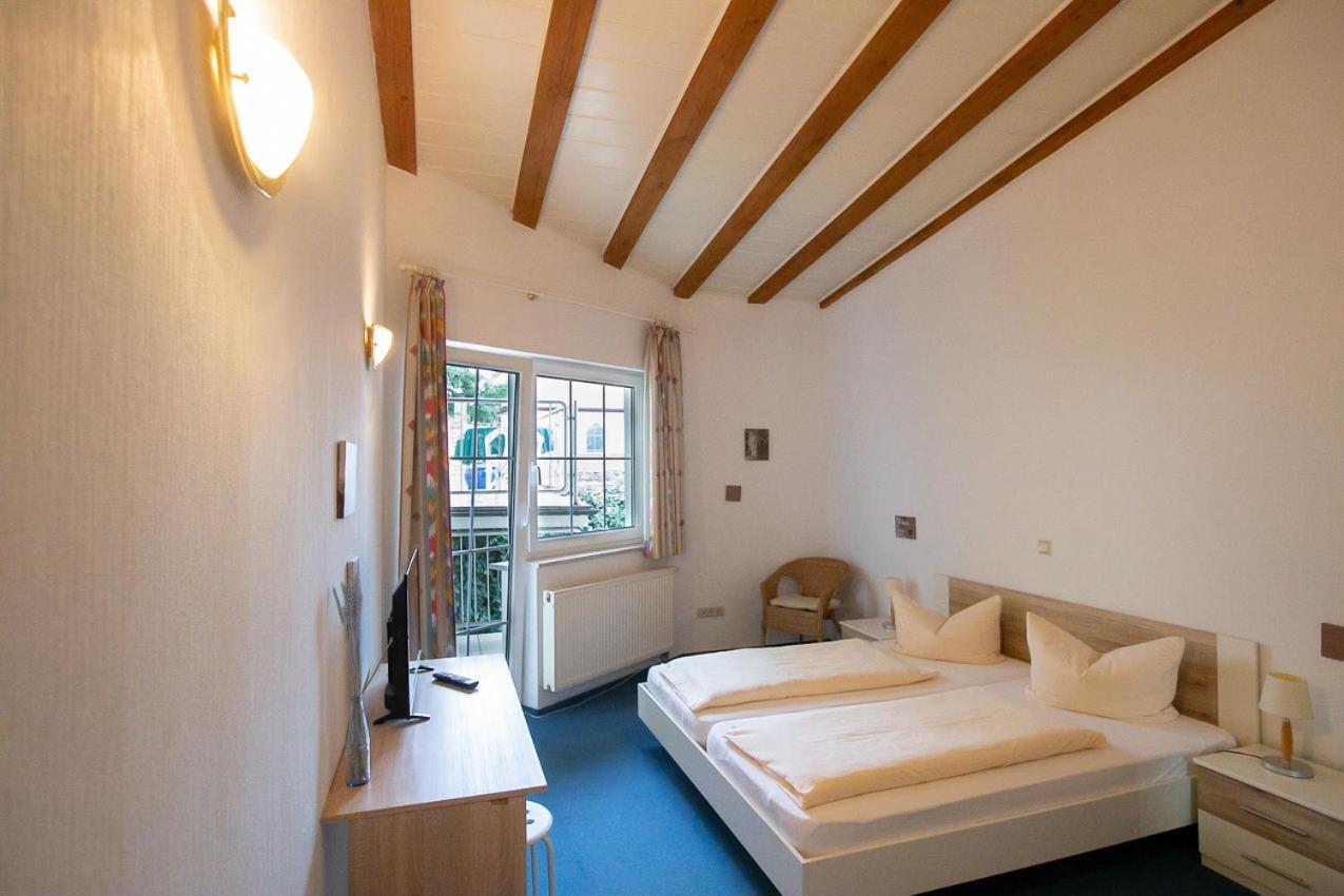 Hotel Dolgesheim Екстер'єр фото